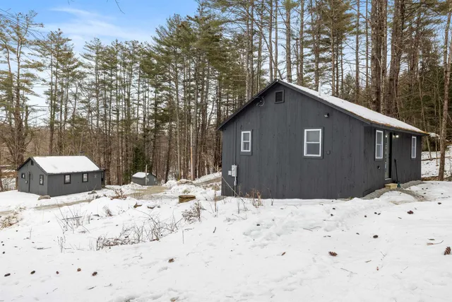 $2,100 | 31 Water Street, Unit 5, Bradford, NH 03221