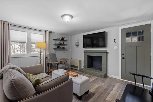 $2,100 | 31 Water Street, Unit 5, Bradford, NH 03221