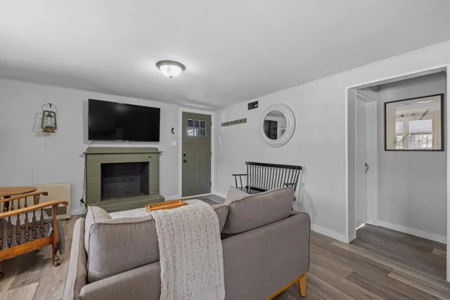 $2,100 | 31 Water Street, Unit 5, Bradford, NH 03221