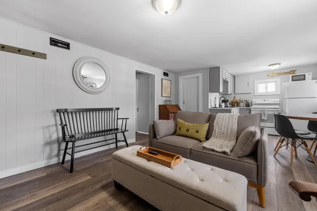 $2,100 | 31 Water Street, Unit 5, Bradford, NH 03221