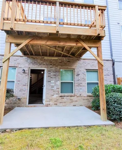 a front view of house with yard