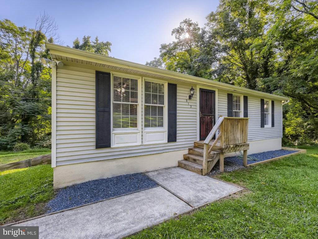 313 Nottingham Road Baltimore, MD 21229 - Photo 3 of 35 Gallery Image 3