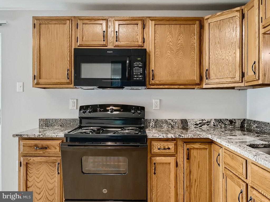 313 Nottingham Road Baltimore, MD 21229 - Photo 7 of 35 Granite Counter-Tops In Kitchen