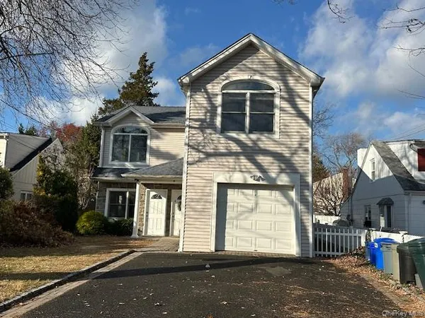 $3,475 | 11 Nesaquake Avenue, Unit 1, Port Washington, NY 11050