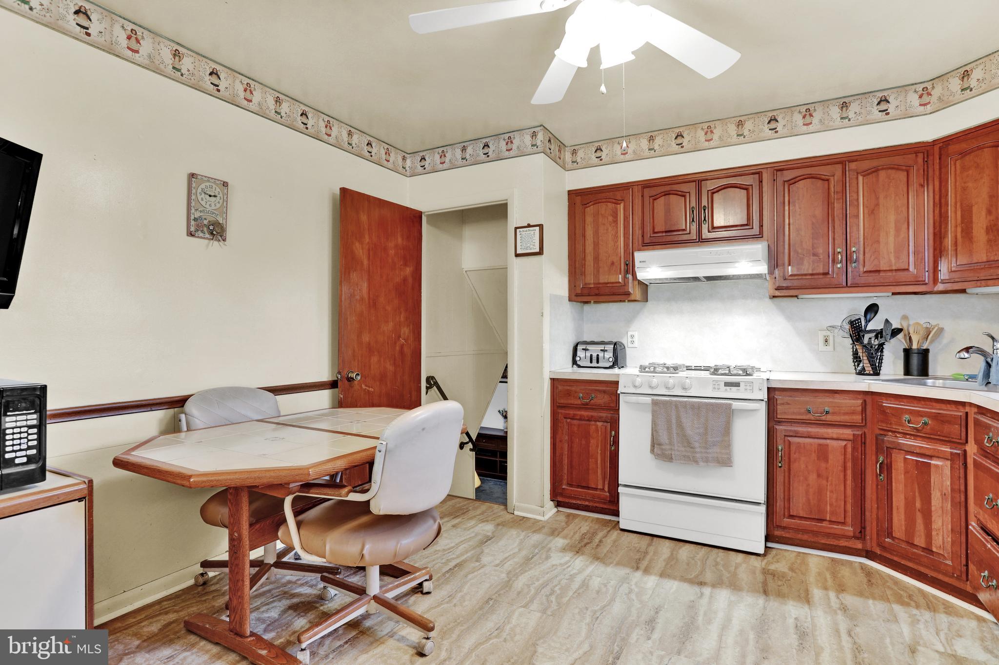 1010 Howard Road Warminster, PA 18974 - Photo 15 of 31 Formal Dining Room