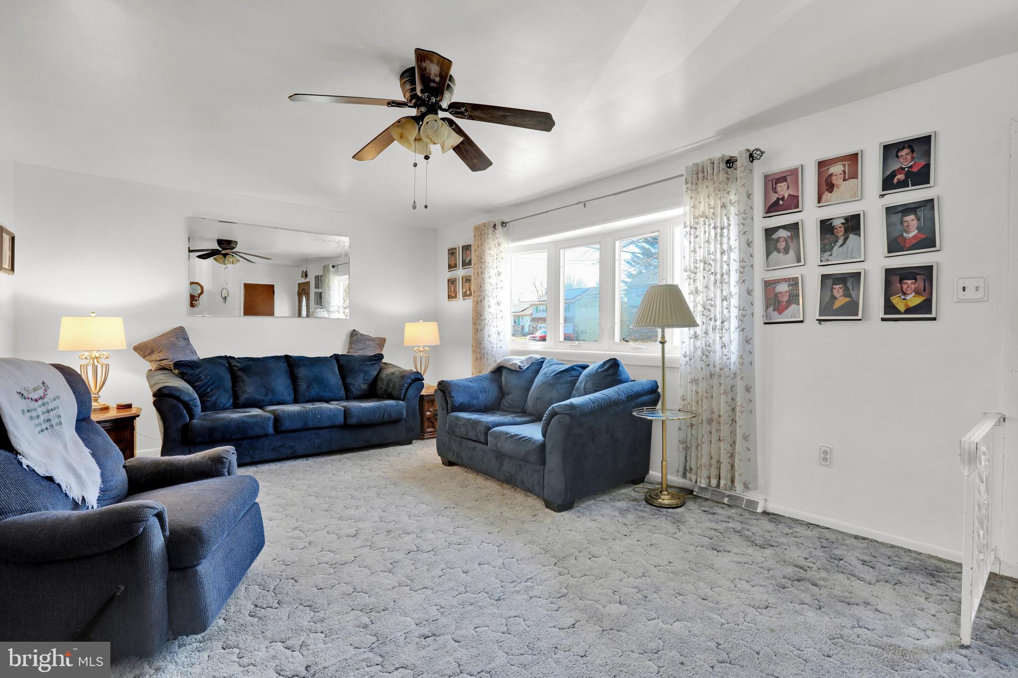 1010 Howard Road Warminster, PA 18974 - Photo 10 of 31 Living Room