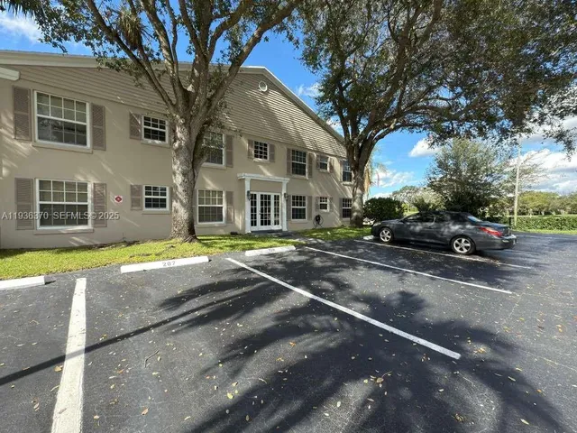$2,500 | 9001 Jacaranda Lane, Unit 107, Plantation, FL 33324