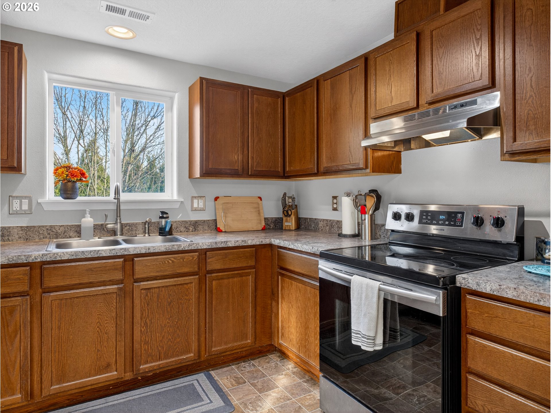 847 Northeast Duniway Road Lafayette, OR 97127 - Photo 11 of 38 a kitchen with stainless steel appliances granite countertop a sink stove and cabinets