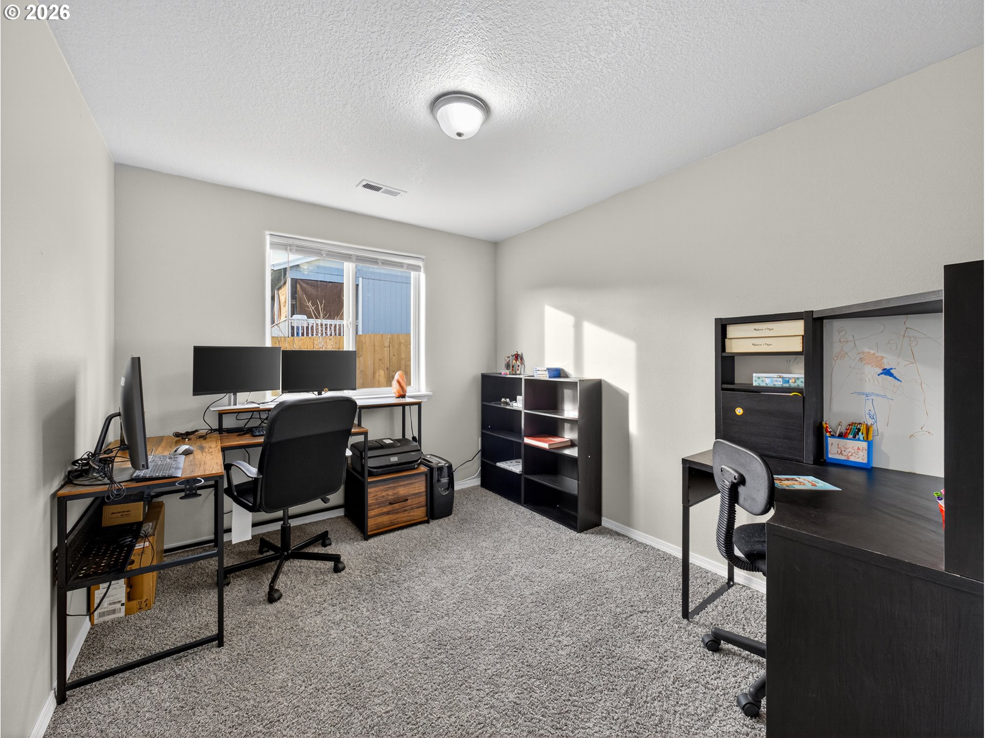 847 Northeast Duniway Road Lafayette, OR 97127 - Photo 17 of 38 a livingroom with workspace and a window