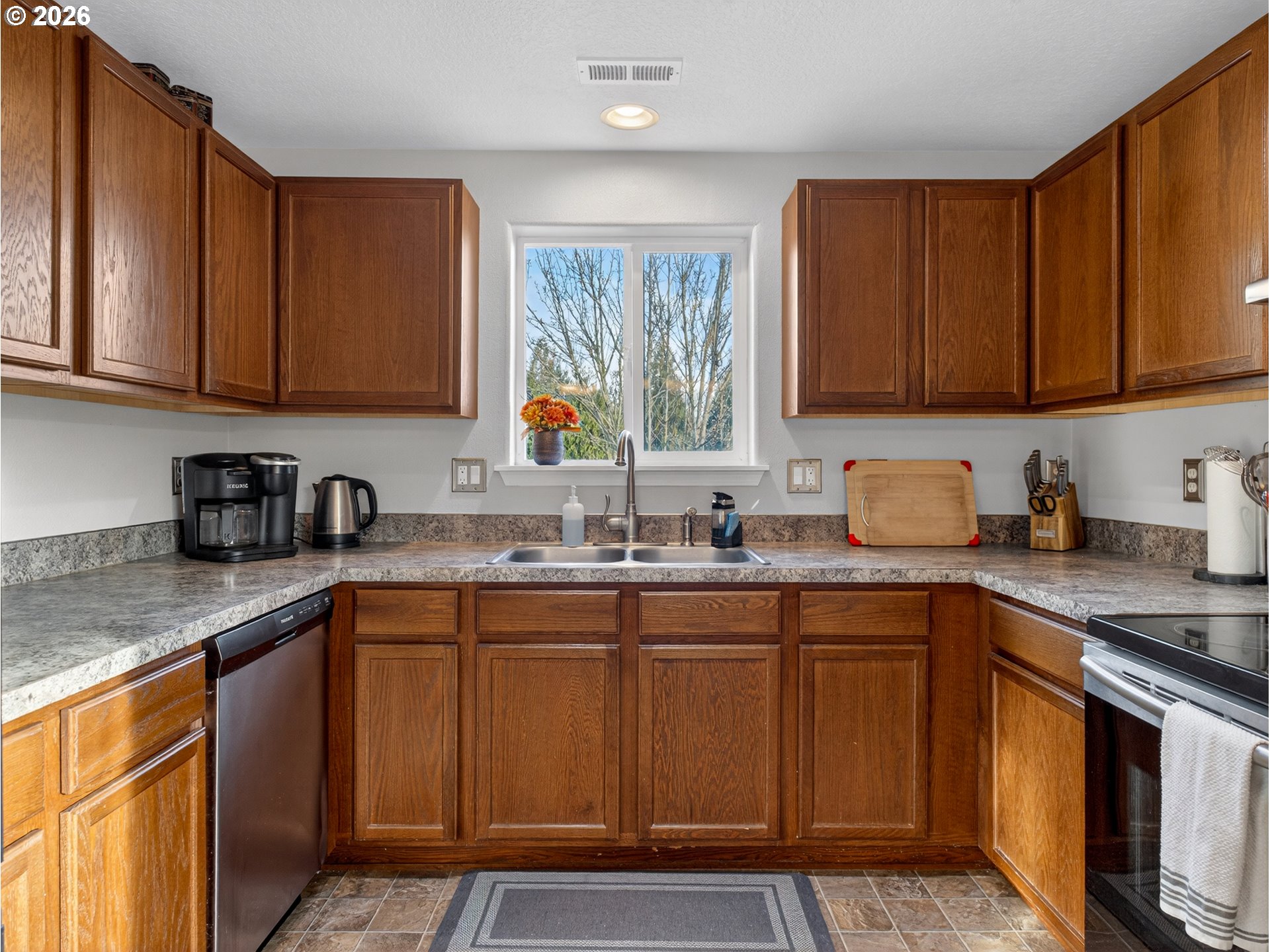 847 Northeast Duniway Road Lafayette, OR 97127 - Photo 10 of 38 a kitchen with stainless steel appliances granite countertop a sink stove refrigerator and cabinets