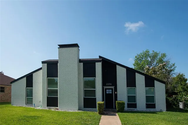$400,000 | 2214 Roundrock Drive, Carrollton, TX 75007