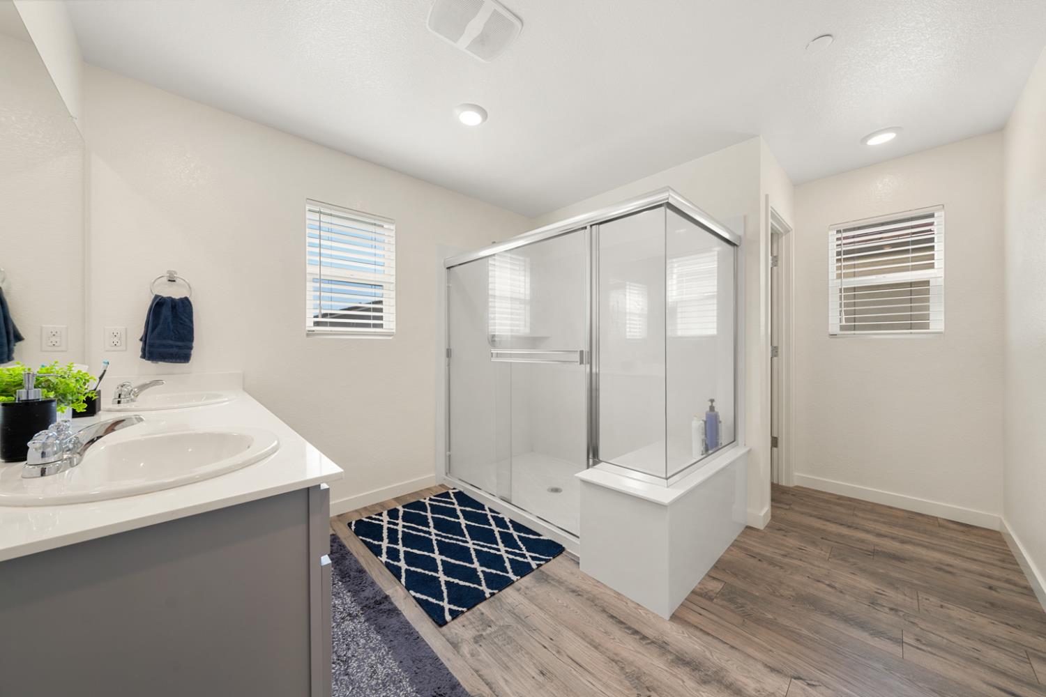 7664 Walpole Way Elk Grove, CA 95758 - Photo 12 of 48