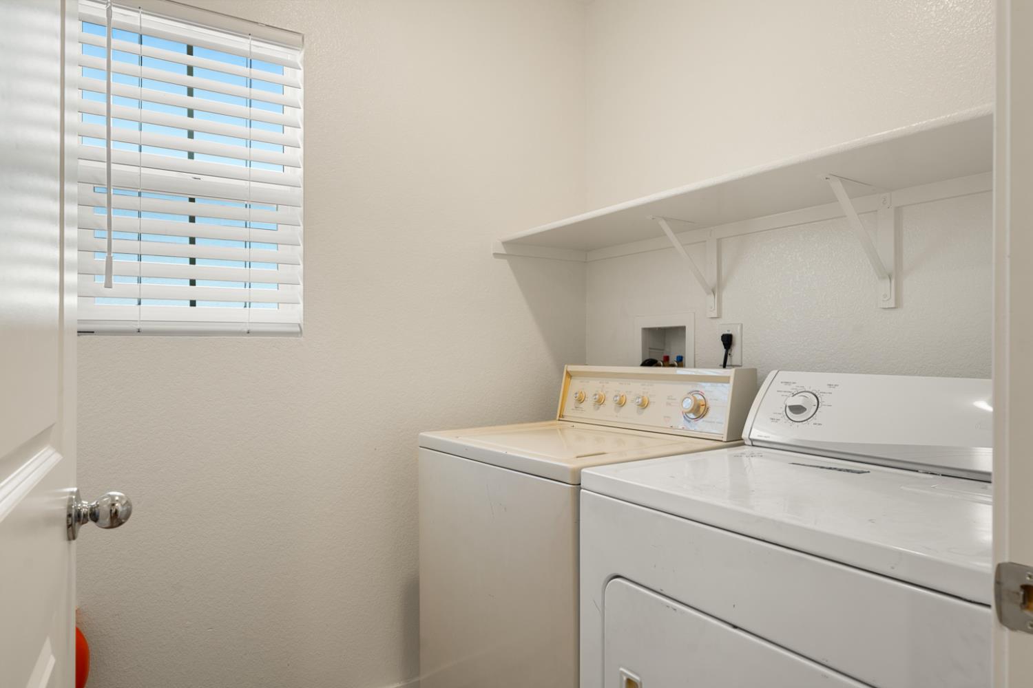 7664 Walpole Way Elk Grove, CA 95758 - Photo 15 of 48