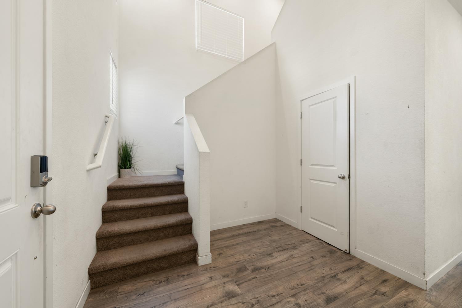7664 Walpole Way Elk Grove, CA 95758 - Photo 3 of 48