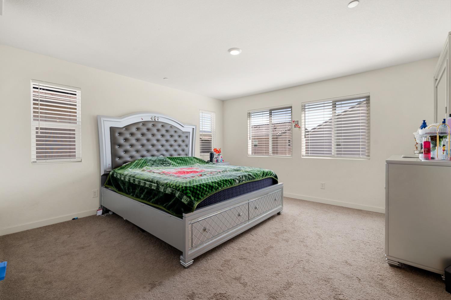7664 Walpole Way Elk Grove, CA 95758 - Photo 10 of 48