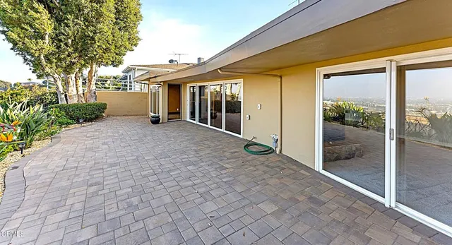 a view of a house with backyard porch