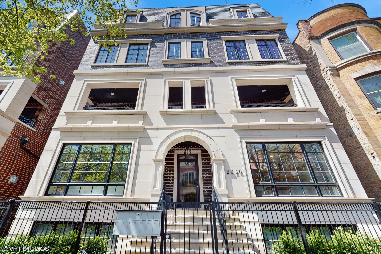 2020 North Howe Street, Unit 3S Chicago, IL 60614 - Photo 1 of 32