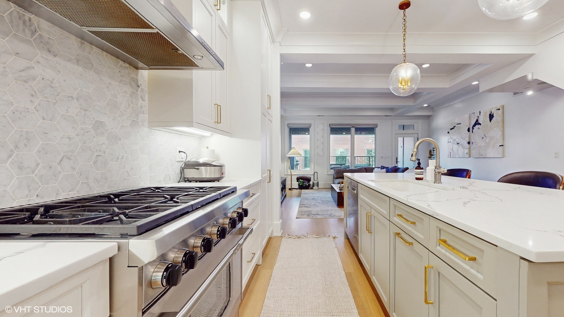 2020 North Howe Street, Unit 3S Chicago, IL 60614 - Photo 7 of 32