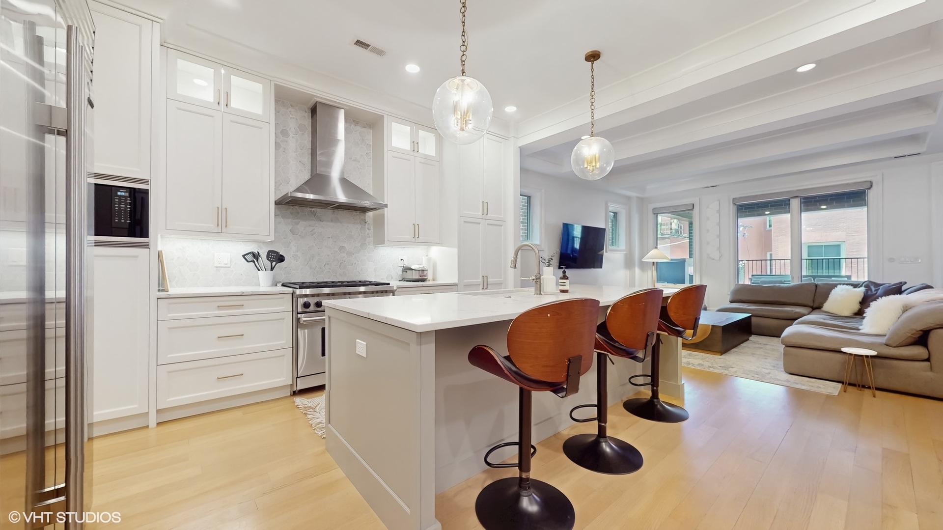 2020 North Howe Street, Unit 3S Chicago, IL 60614 - Photo 8 of 32