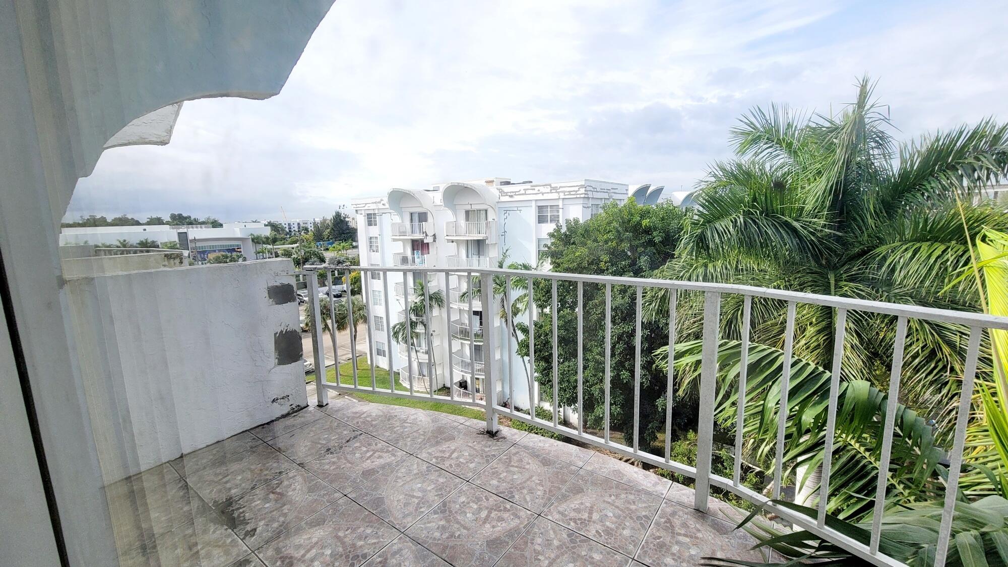 494 Northwest 165th Street, Unit 602 Miami, FL 33169 - Photo 11 of 34 20251209_103729_resized