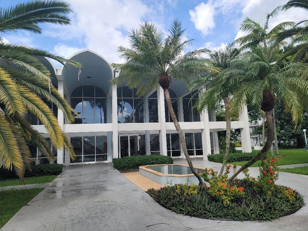 494 Northwest 165th Street, Unit 602 Miami, FL 33169 - Photo 3 of 34 20240930_101427_resized