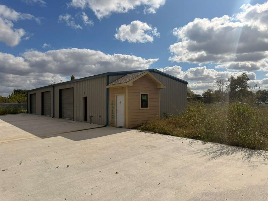 13018 Swingle Road Houston, TX 77047 - Photo 4 of 13 a view of a house with a yard