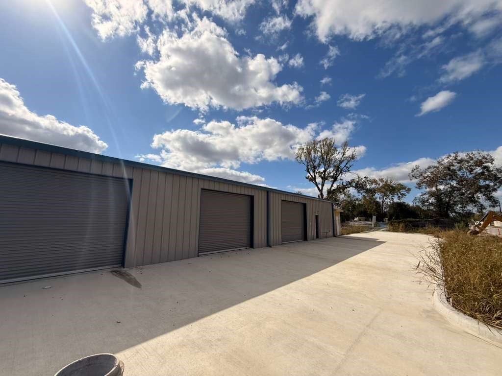 13018 Swingle Road Houston, TX 77047 - Photo 5 of 13 a view of a terrace