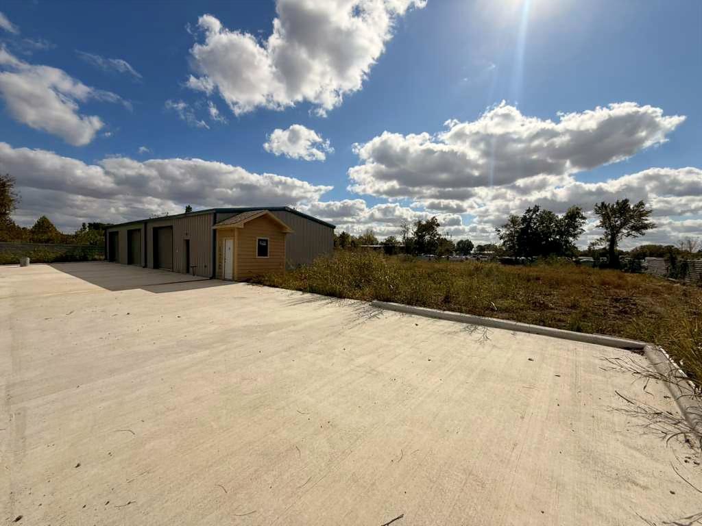 13018 Swingle Road Houston, TX 77047 - Photo 6 of 13 a view of a house with a yard