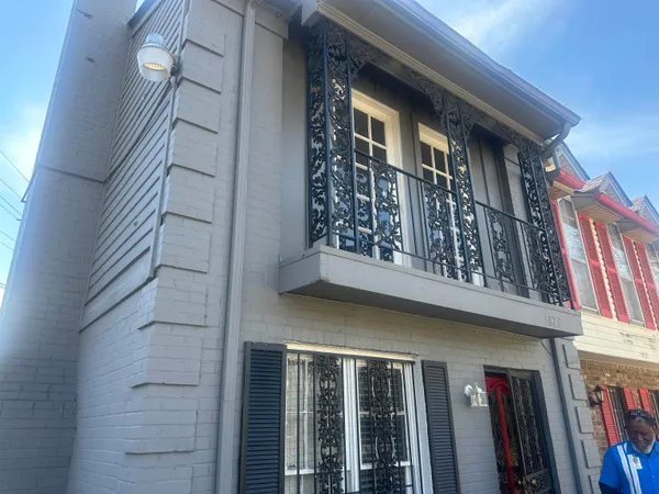 a view of a building entrance