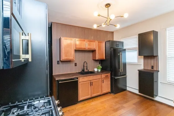 $559,000 | 8 Spring Garden Street, Unit 3, Boston, MA 02125