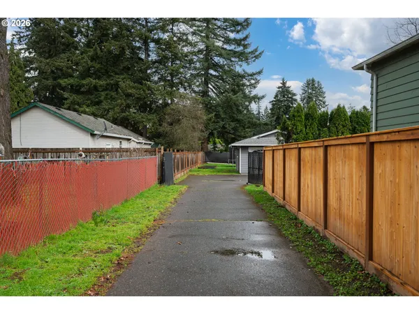 $415,000 | 2022 Southeast 143rd Avenue, Portland, OR 97233