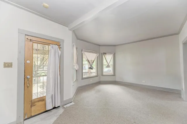 a view of empty room with window