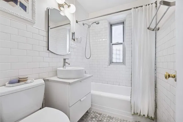 a bed room with furniture and windows