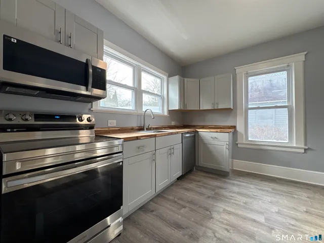 $2,350 | 44 Sinawoy Road, Greenwich, CT 06807