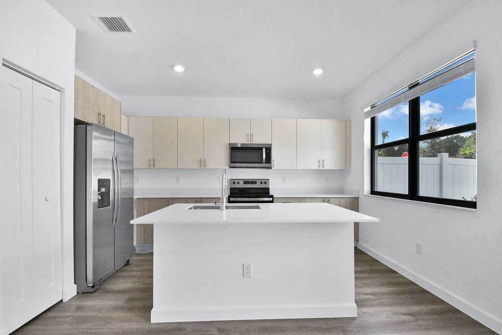 711 Del Vista Road Pompano Beach, FL 33069 - Photo 18 of 28