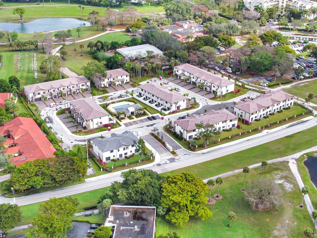 711 Del Vista Road Pompano Beach, FL 33069 - Photo 7 of 28