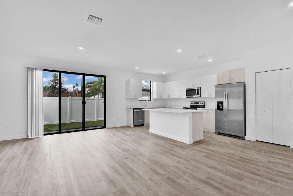 711 Del Vista Road Pompano Beach, FL 33069 - Photo 8 of 28