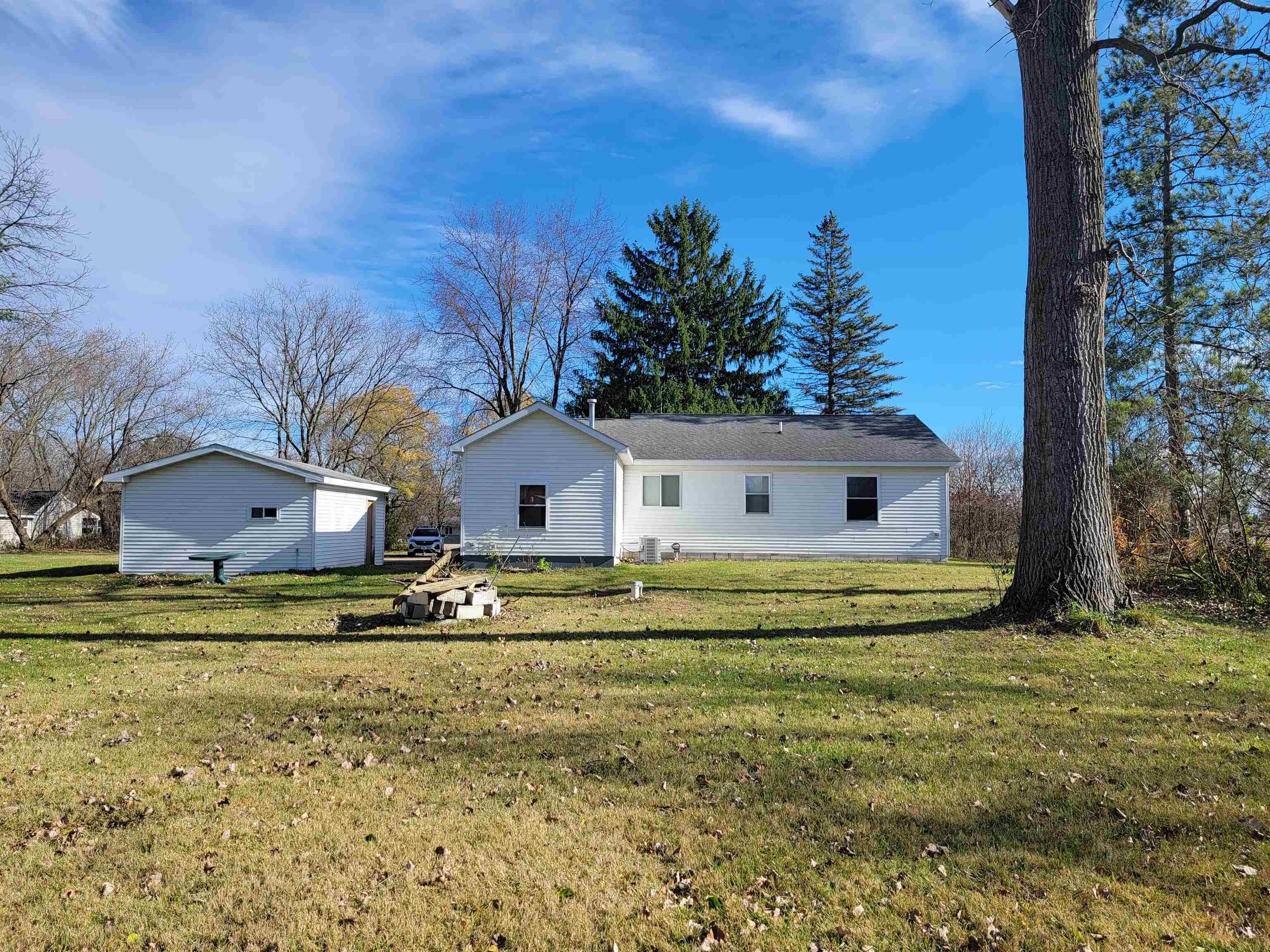 5185 North Center Road Flint, MI 48506 - Photo 38 of 65 50095246-37.JPG
