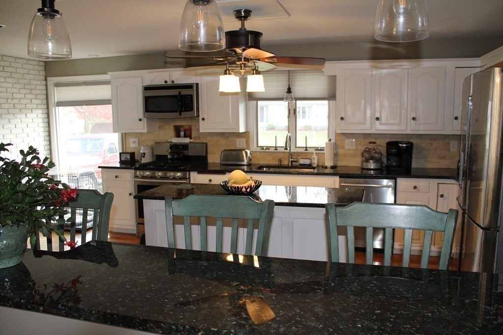 174 Edgewater Road Agawam, MA 01001 - Photo 17 of 36 Gallery Image 17