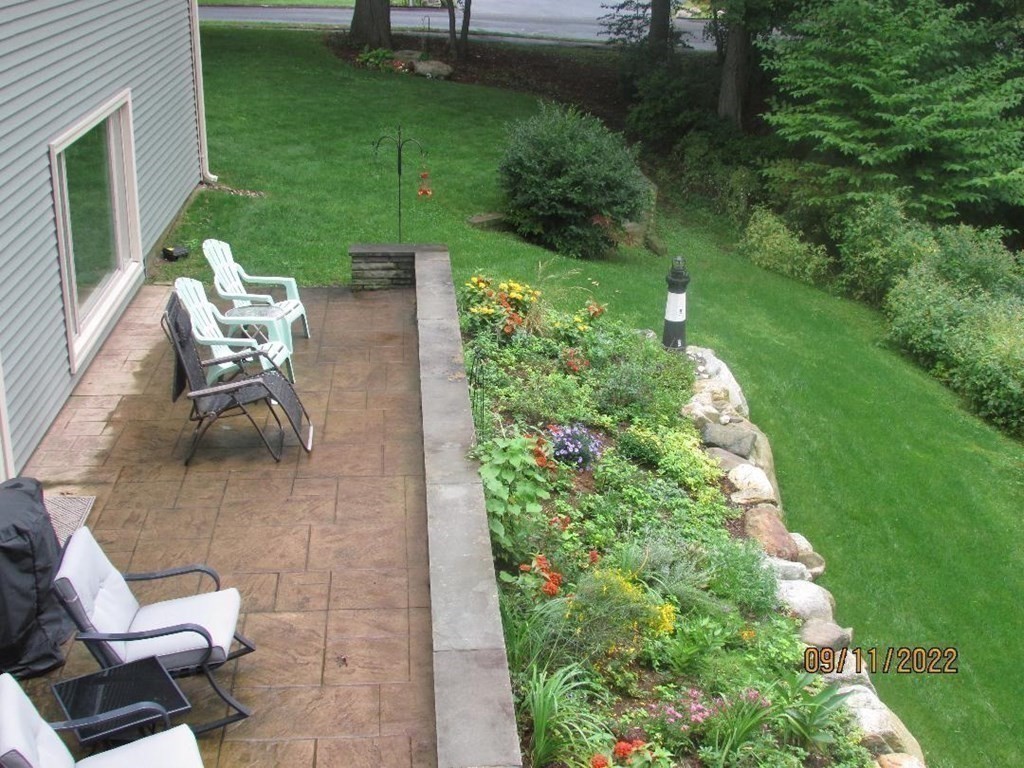 174 Edgewater Road Agawam, MA 01001 - Photo 6 of 36 Gallery Image 6