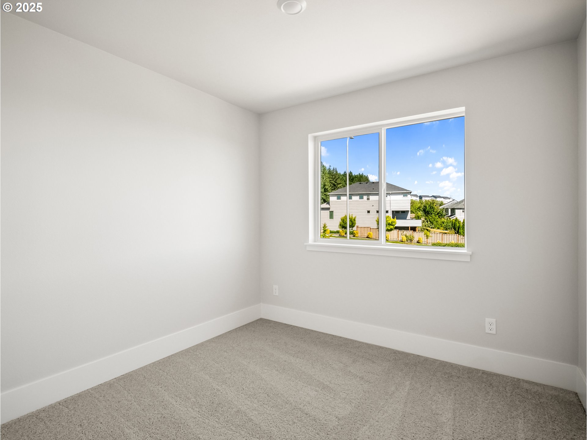 11950 Southwest 176th Drive Beaverton, OR 97007 - Photo 13 of 20 an empty room with window