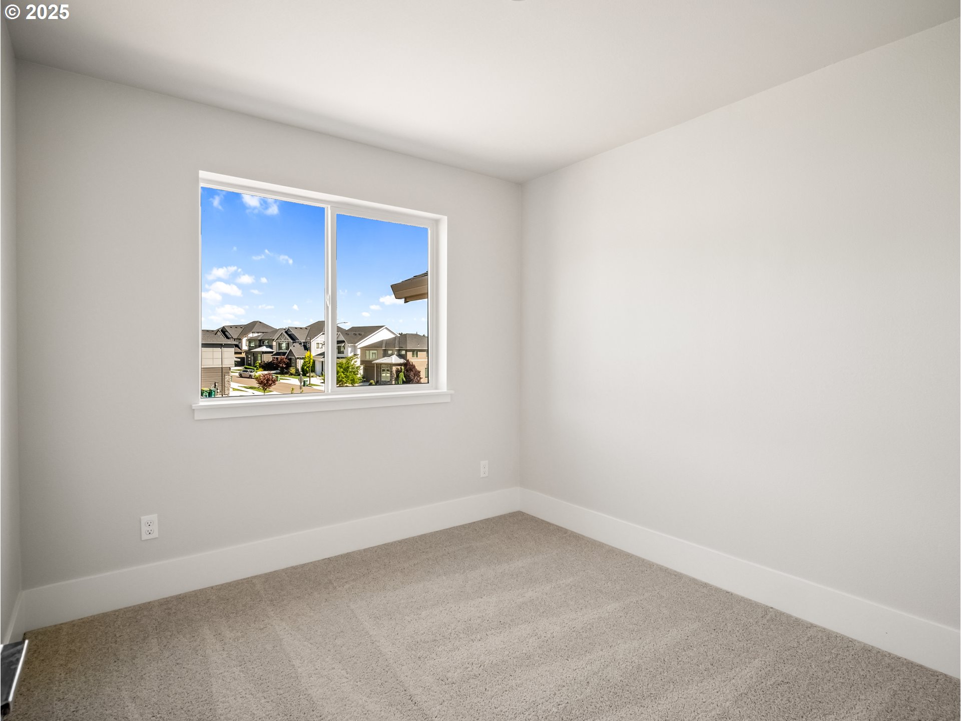 11950 Southwest 176th Drive Beaverton, OR 97007 - Photo 14 of 20 an empty room with window