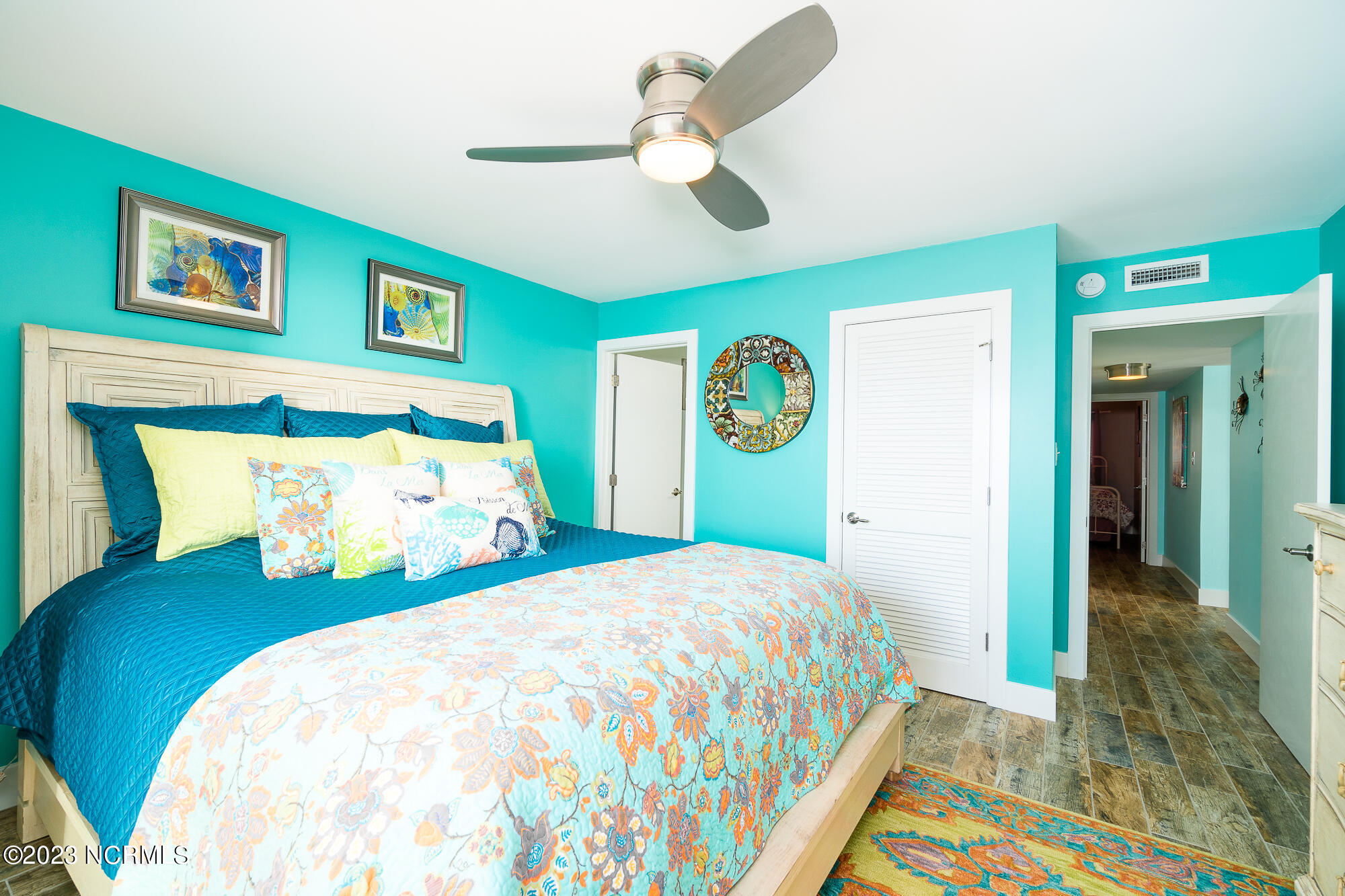 525 Salter Path Road, Unit B25 Atlantic Beach, NC 28512 - Photo 16 of 39 Primary bedroom suite