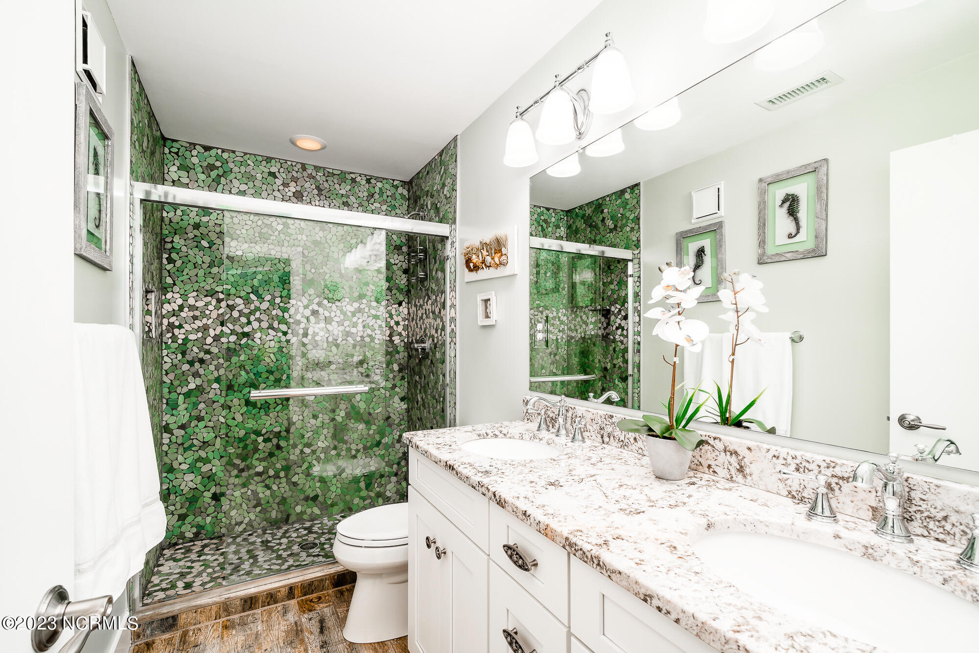 525 Salter Path Road, Unit B25 Atlantic Beach, NC 28512 - Photo 18 of 39 En suite primary bathroom