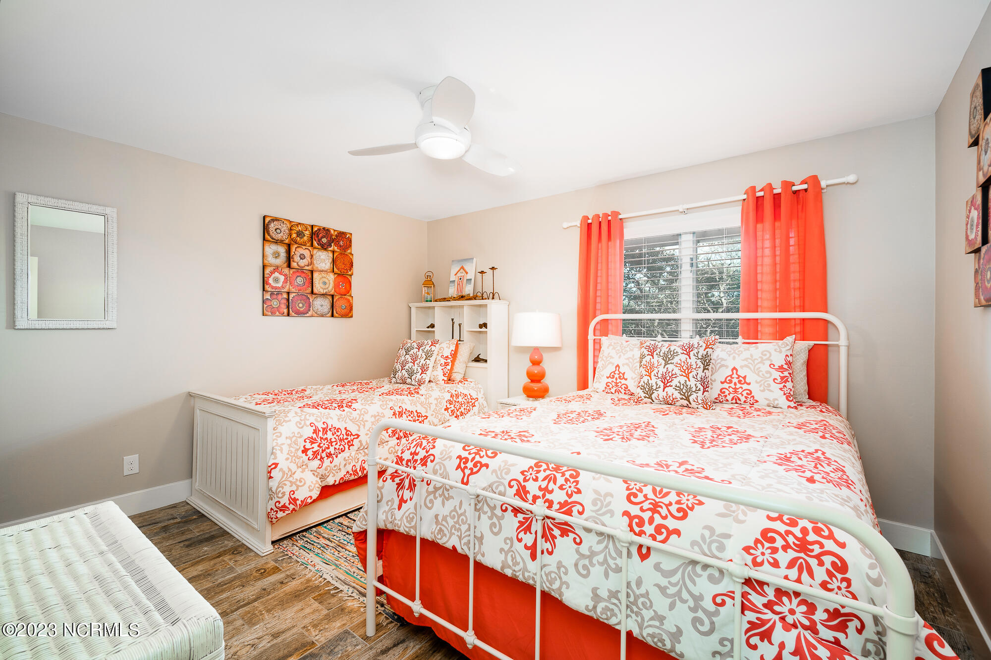 525 Salter Path Road, Unit B25 Atlantic Beach, NC 28512 - Photo 21 of 39 Guest bedroom