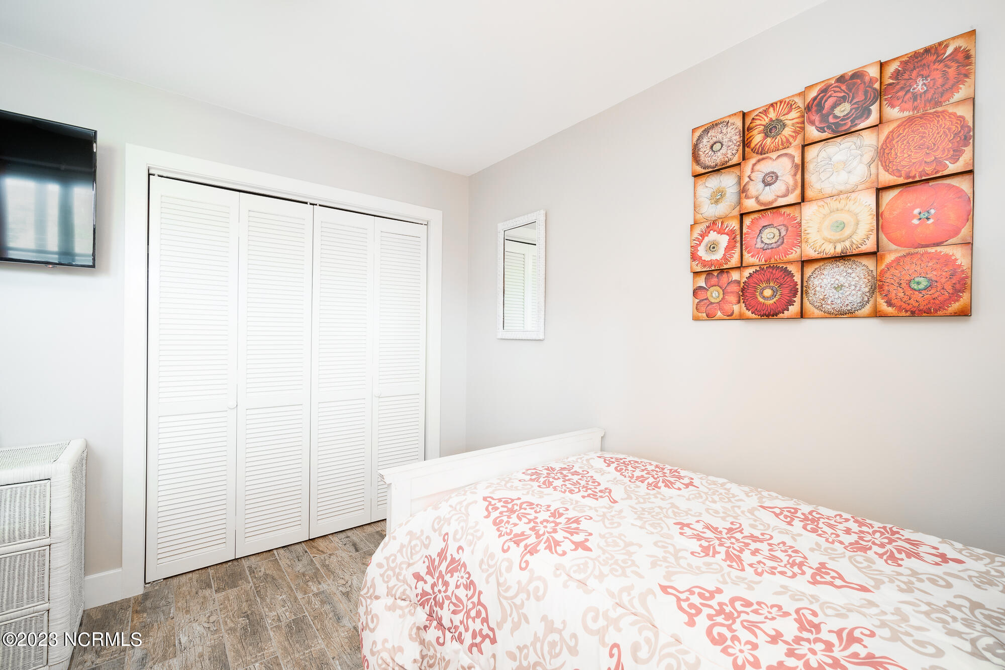 525 Salter Path Road, Unit B25 Atlantic Beach, NC 28512 - Photo 22 of 39 Guest bedroom