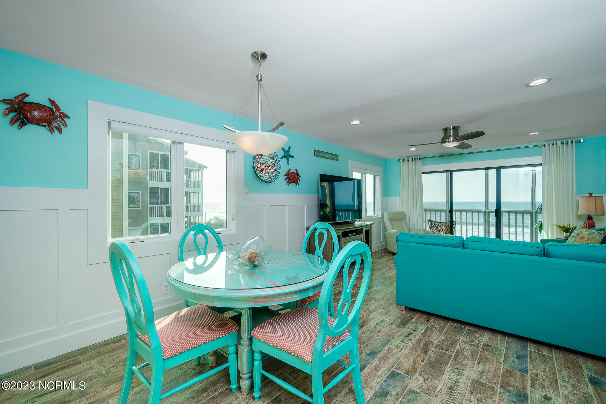 525 Salter Path Road, Unit B25 Atlantic Beach, NC 28512 - Photo 4 of 39 Dining area