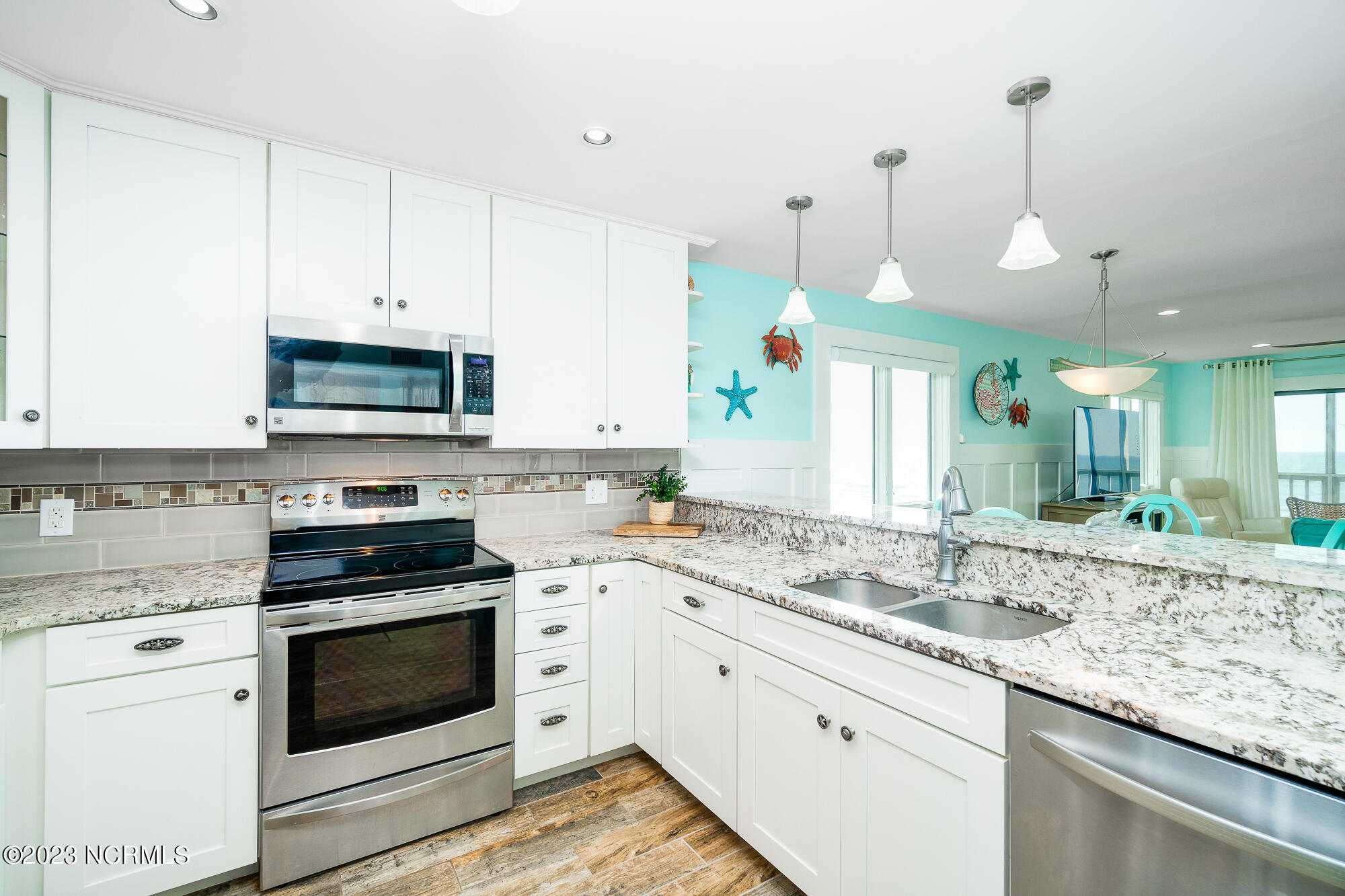 525 Salter Path Road, Unit B25 Atlantic Beach, NC 28512 - Photo 5 of 39 Kitchen w/ peninsula seating