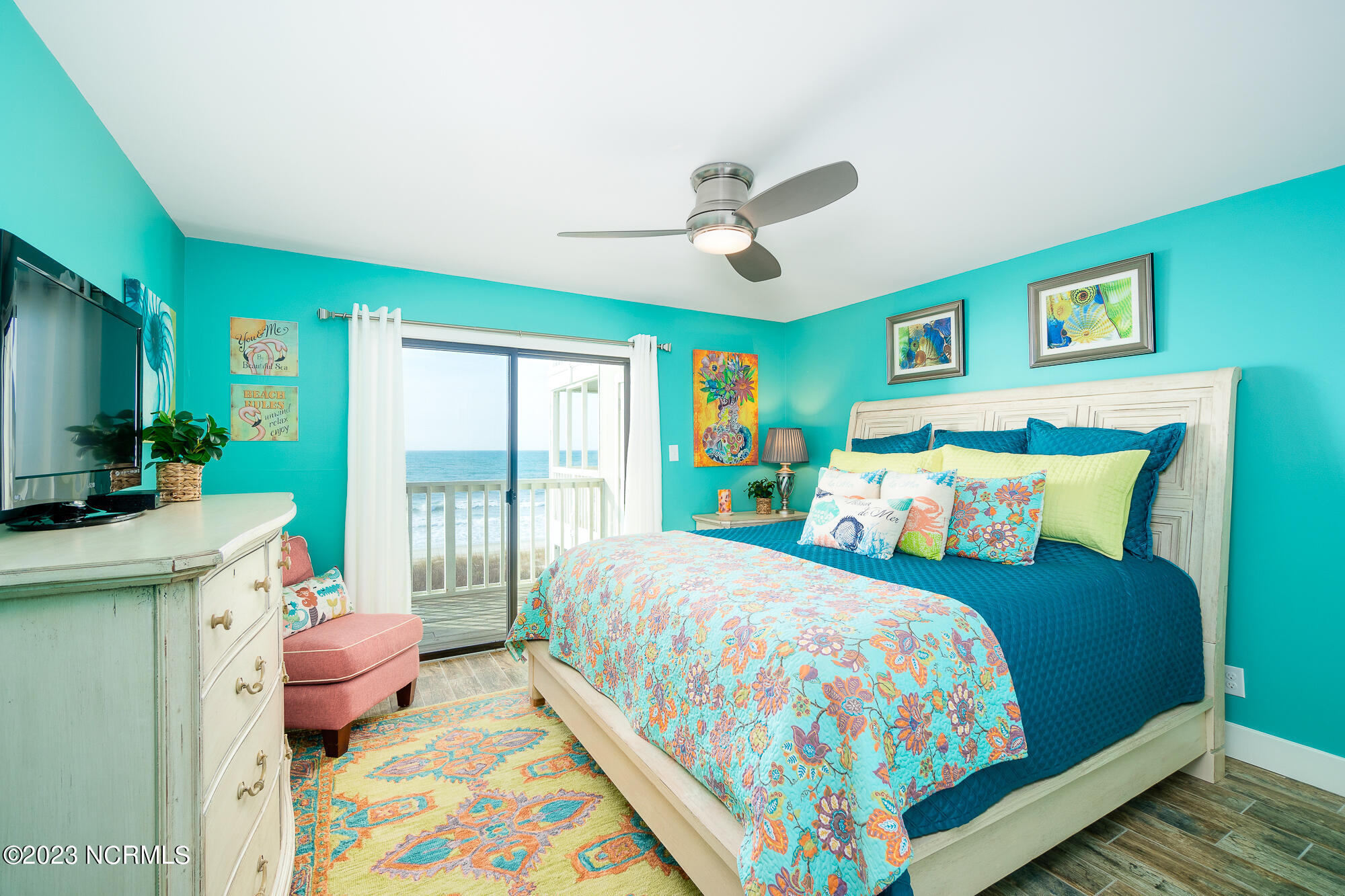 525 Salter Path Road, Unit B25 Atlantic Beach, NC 28512 - Photo 6 of 39 Primary bedroom suite