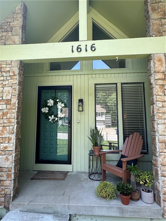1616 Northeast Ridgeview Drive Lee's Summit, MO 64086 - Photo 3 of 28